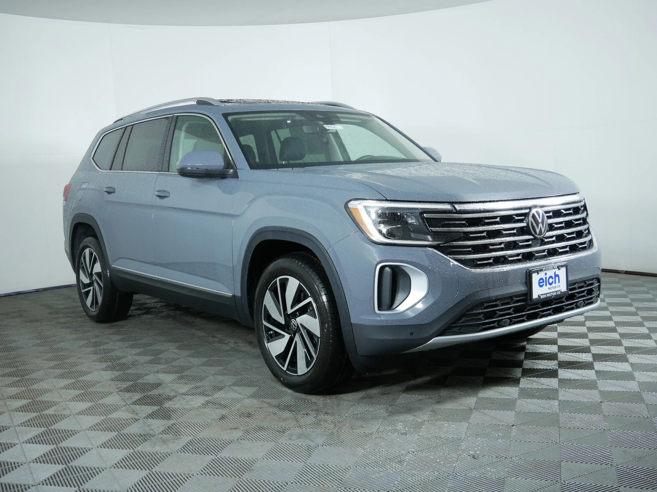 New 2026 Pure Gray Volkswagen 2.0T SEL image 1