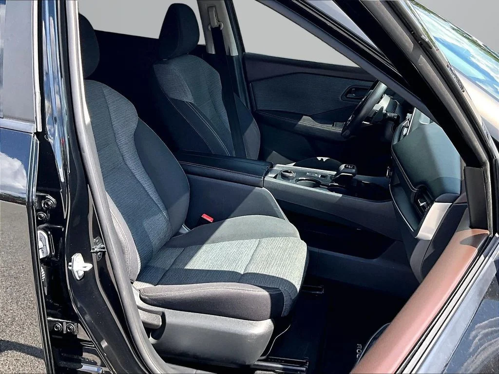 Used 2021 Black Nissan S image 8