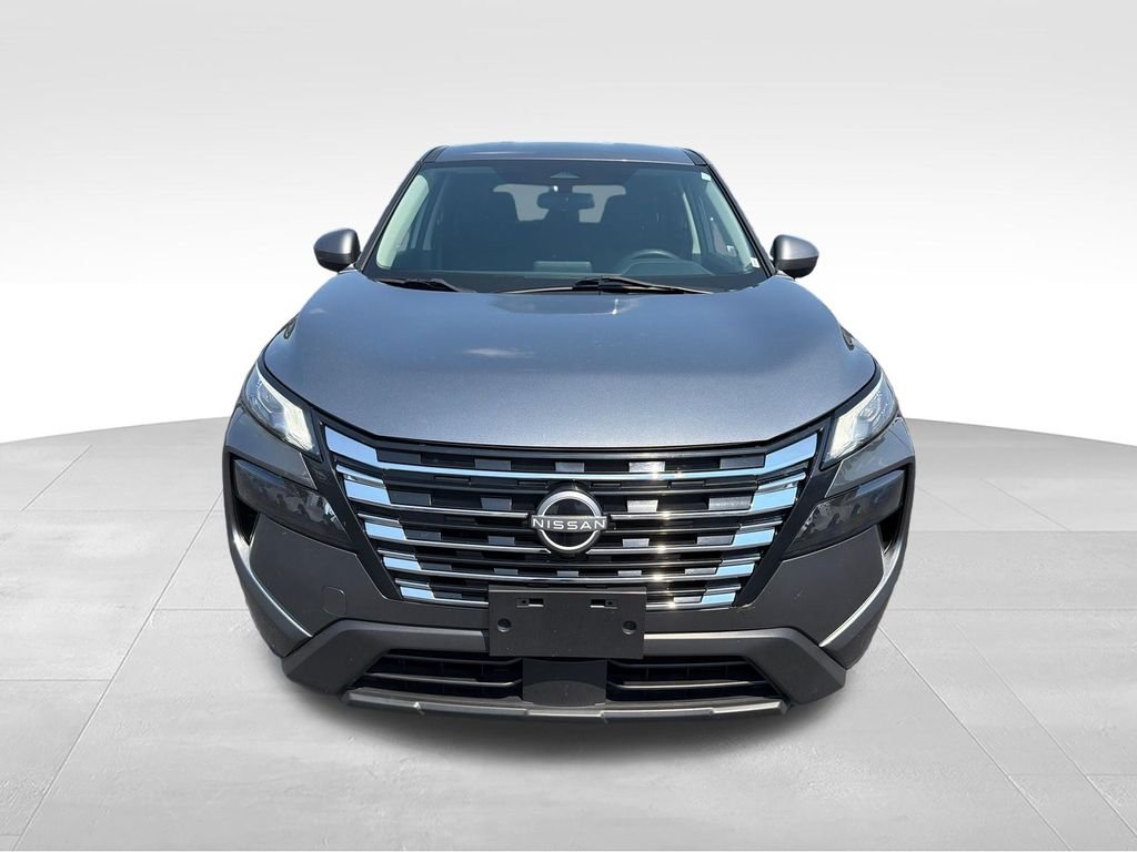Used 2024 Gray Nissan SV image 8