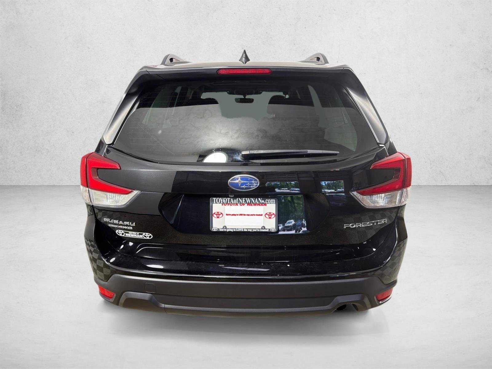 Used 2023 Crystal Black Silica Subaru Premium image 5
