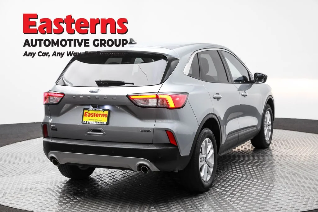 Used 2022 Silver Ford SE image 5