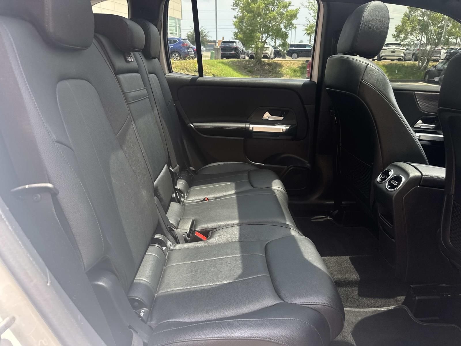 Used 2022  Mercedes-Benz GLB 250 image 12