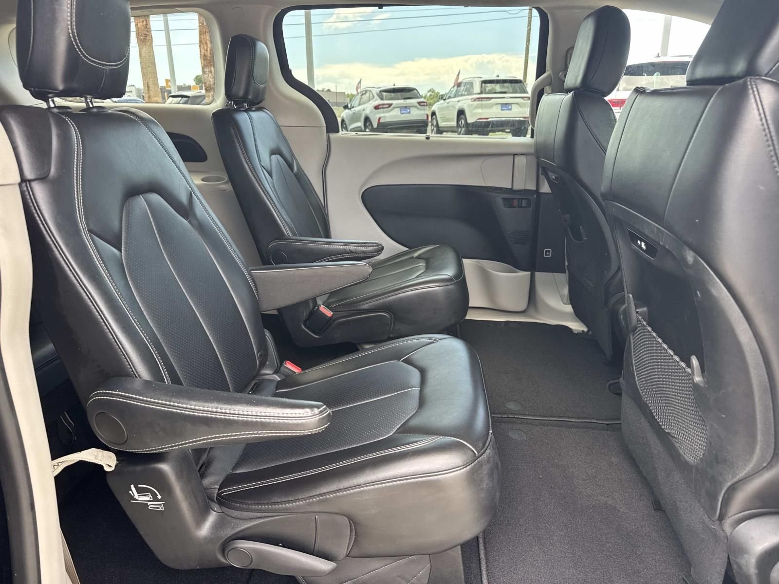Used 2024 Black Chrysler Touring L image 10