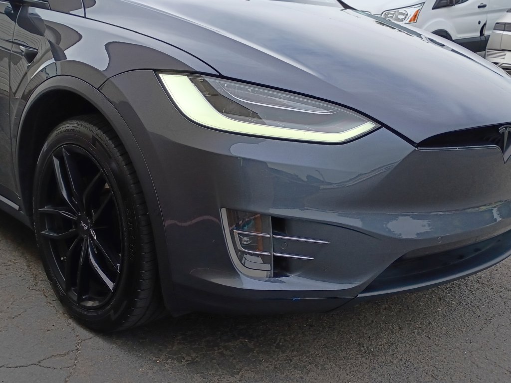 2020 Tesla Model X Long Range - Photo 11