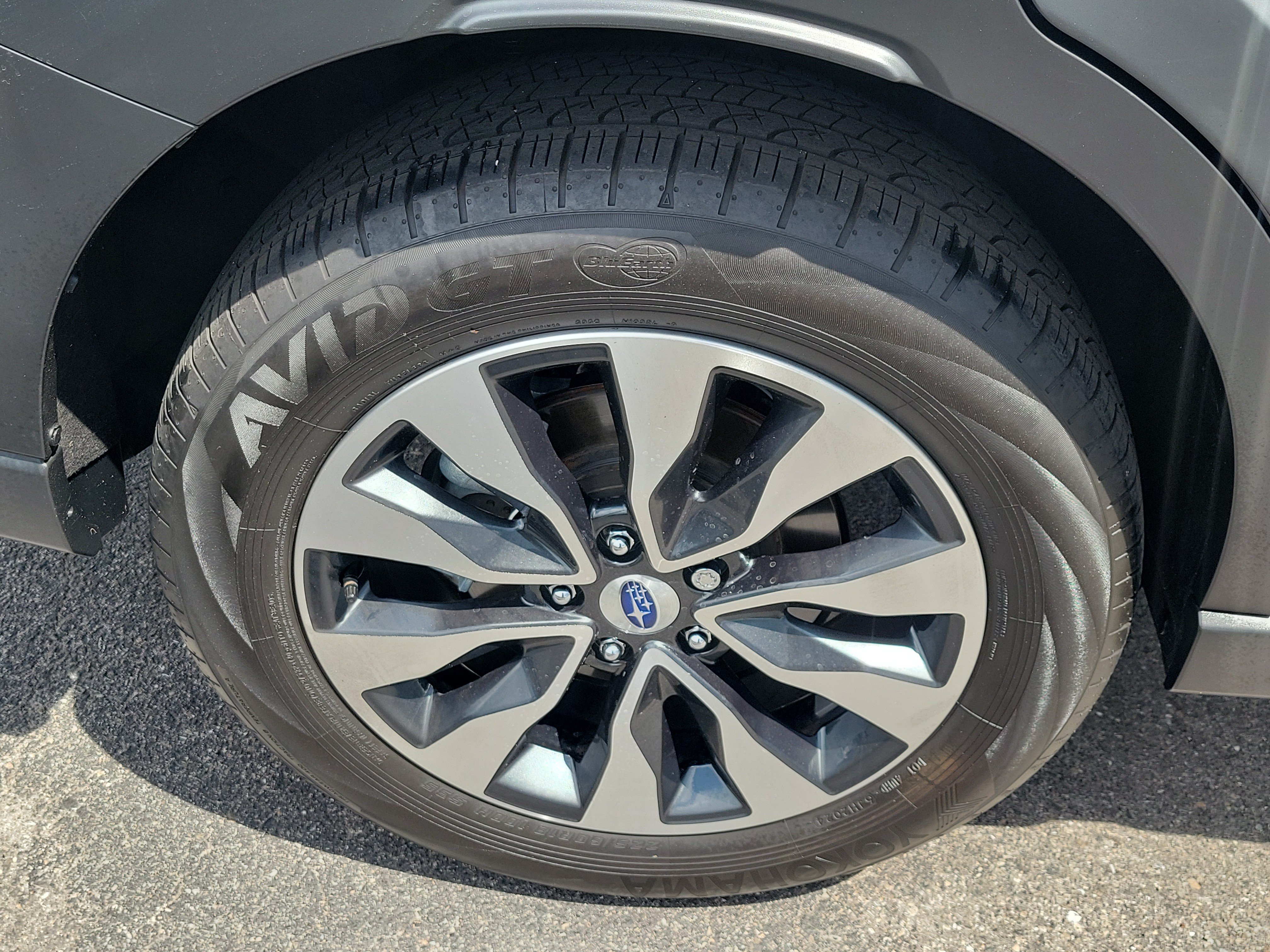 Used 2025 Magnetite Gray Metallic Subaru Limited image 9