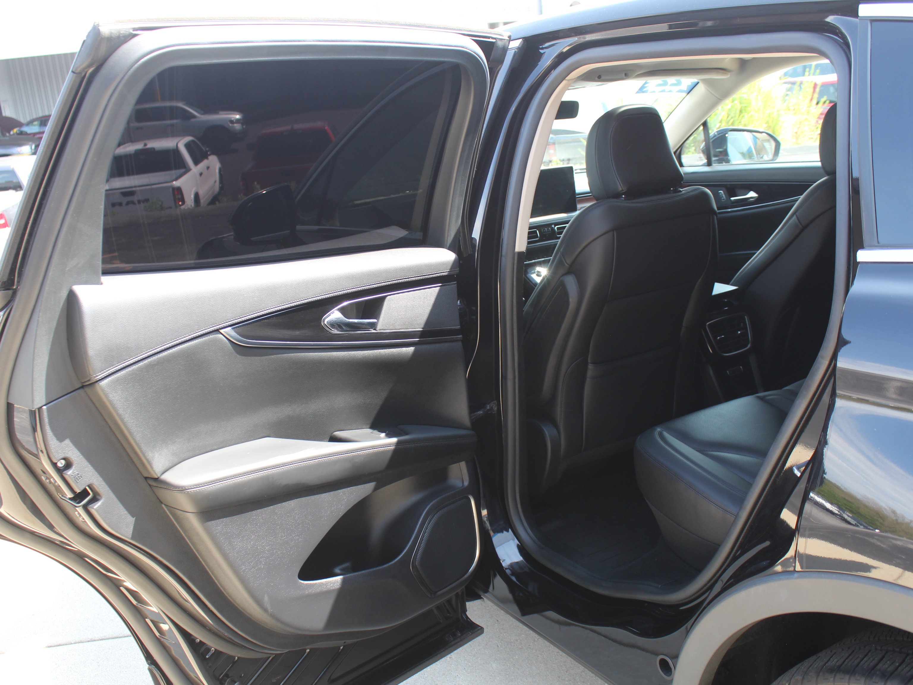 Used 2022 Black Lincoln Reserve image 23