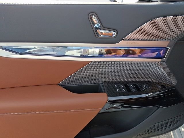 2026 BMW 7 Series 750e - Photo 10