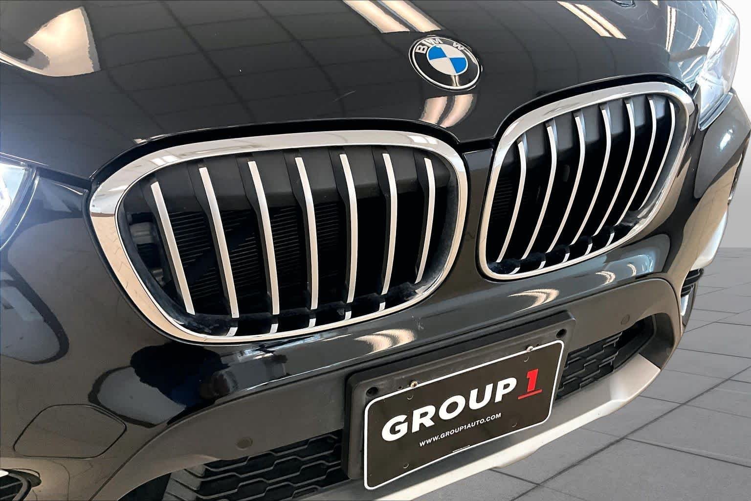 Used 2017 Black Sapphire Metallic BMW sDrive28i image 26
