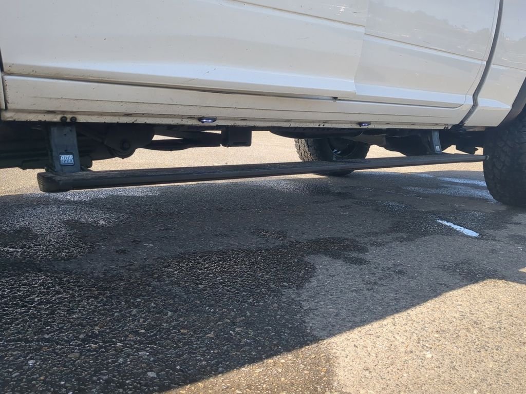 Used 2016 Bright White Clearcoat Ram SLT image 23