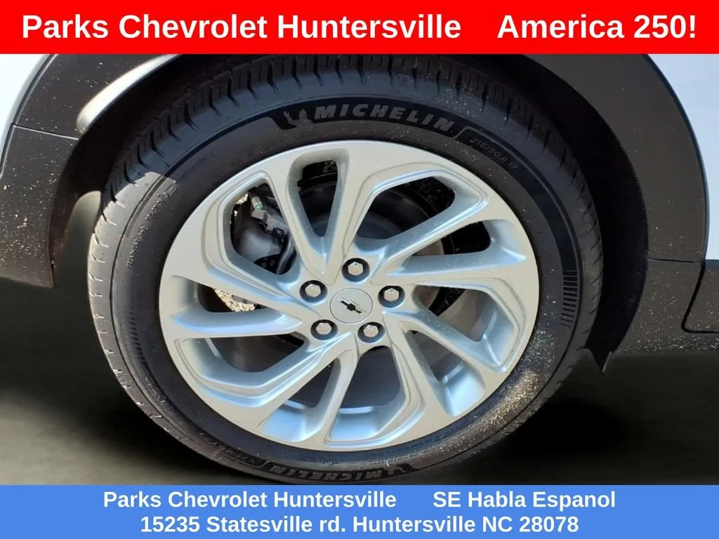 New 2027 Summit White Chevrolet LT image 32