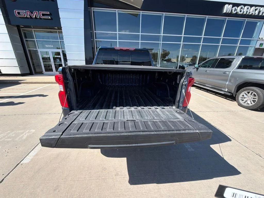 Used 2022 Blue Chevrolet LTZ image 4