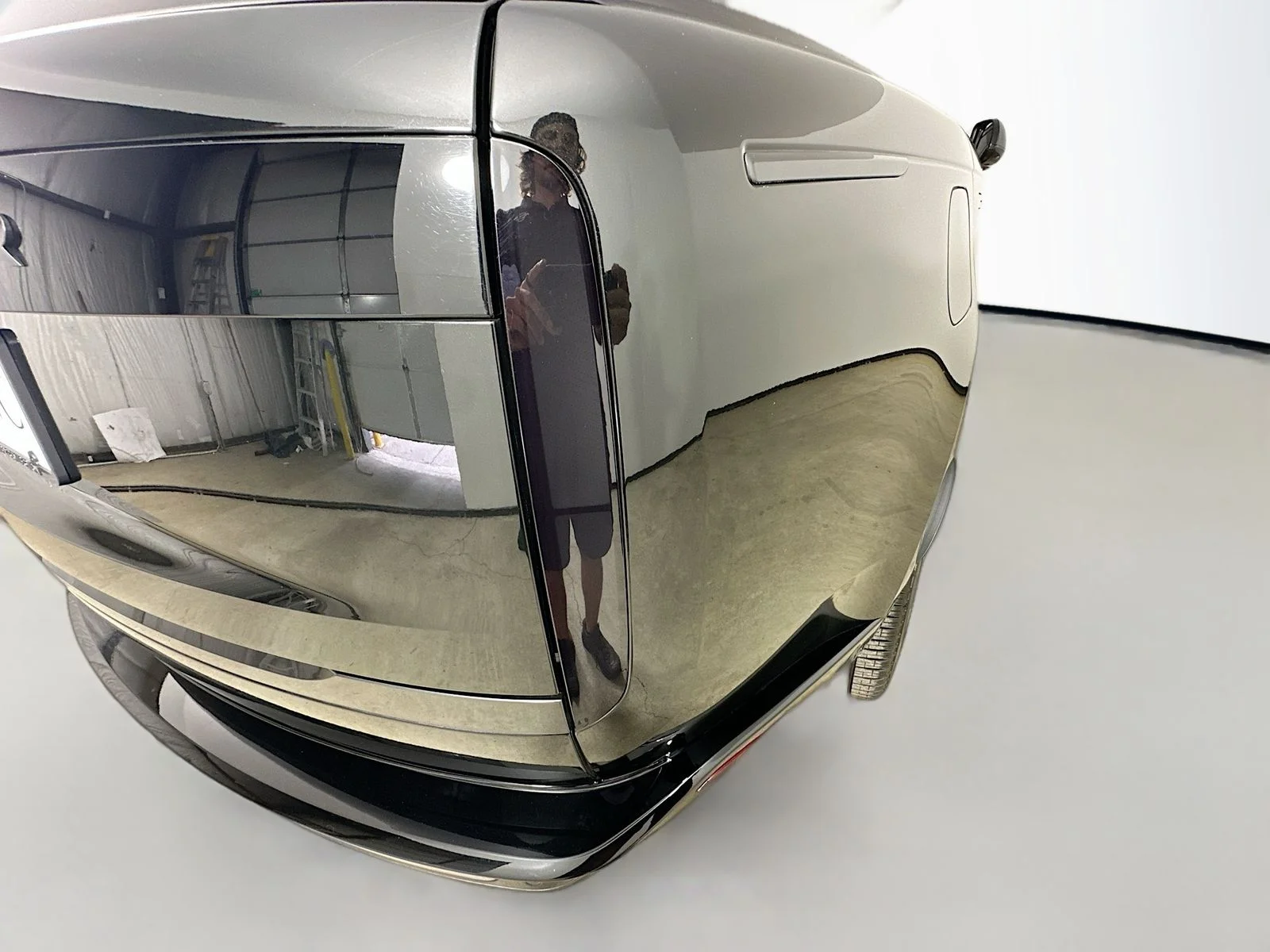 Used 2024  Land Rover  image 11
