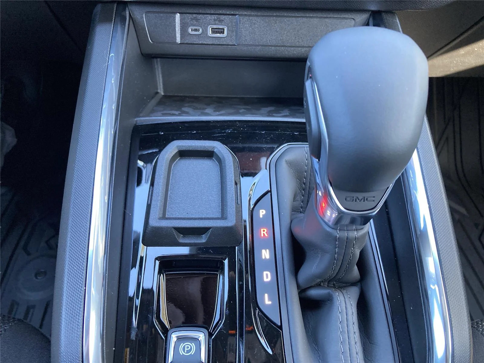 New 2026 Onyx Black GMC Elevation image 28