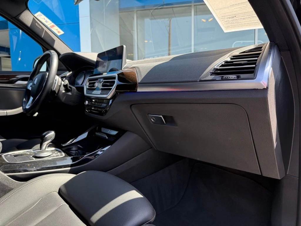 Used 2022 Black BMW sDrive30i image 18