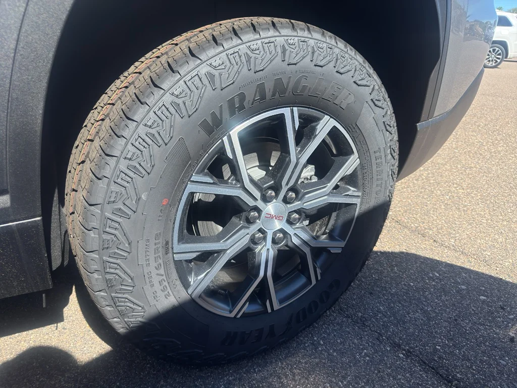 New 2026 Sterling Metallic GMC AT4 image 31