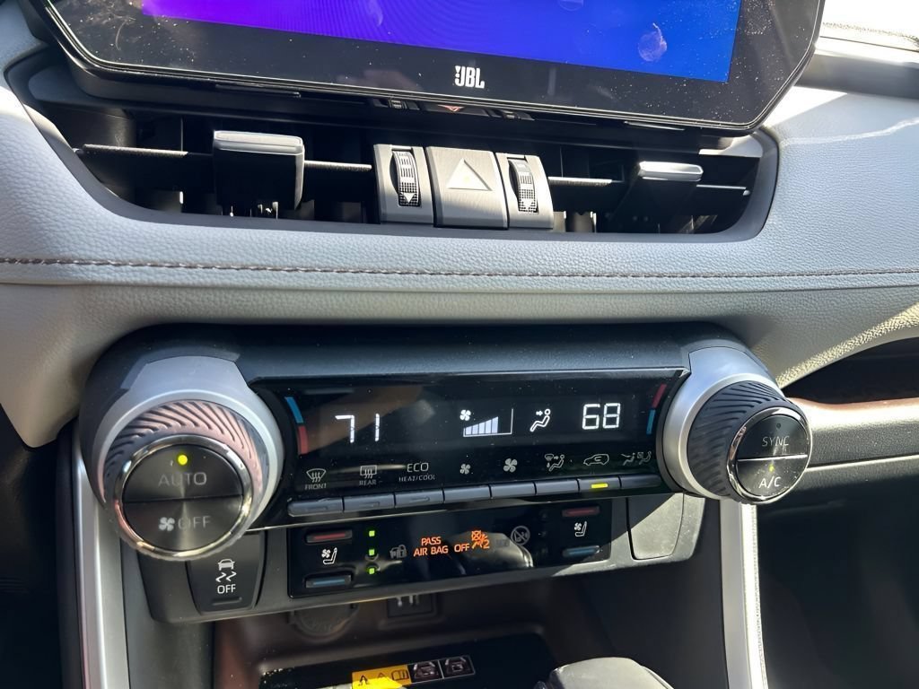 Used 2025 Wind Chill Pearl Toyota Limited image 29
