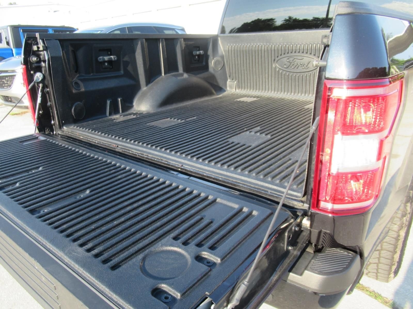 Used 2020 Black Ford XL image 9