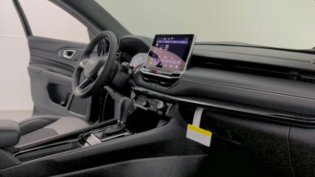 Used 2022 Black Jeep Latitude image 21