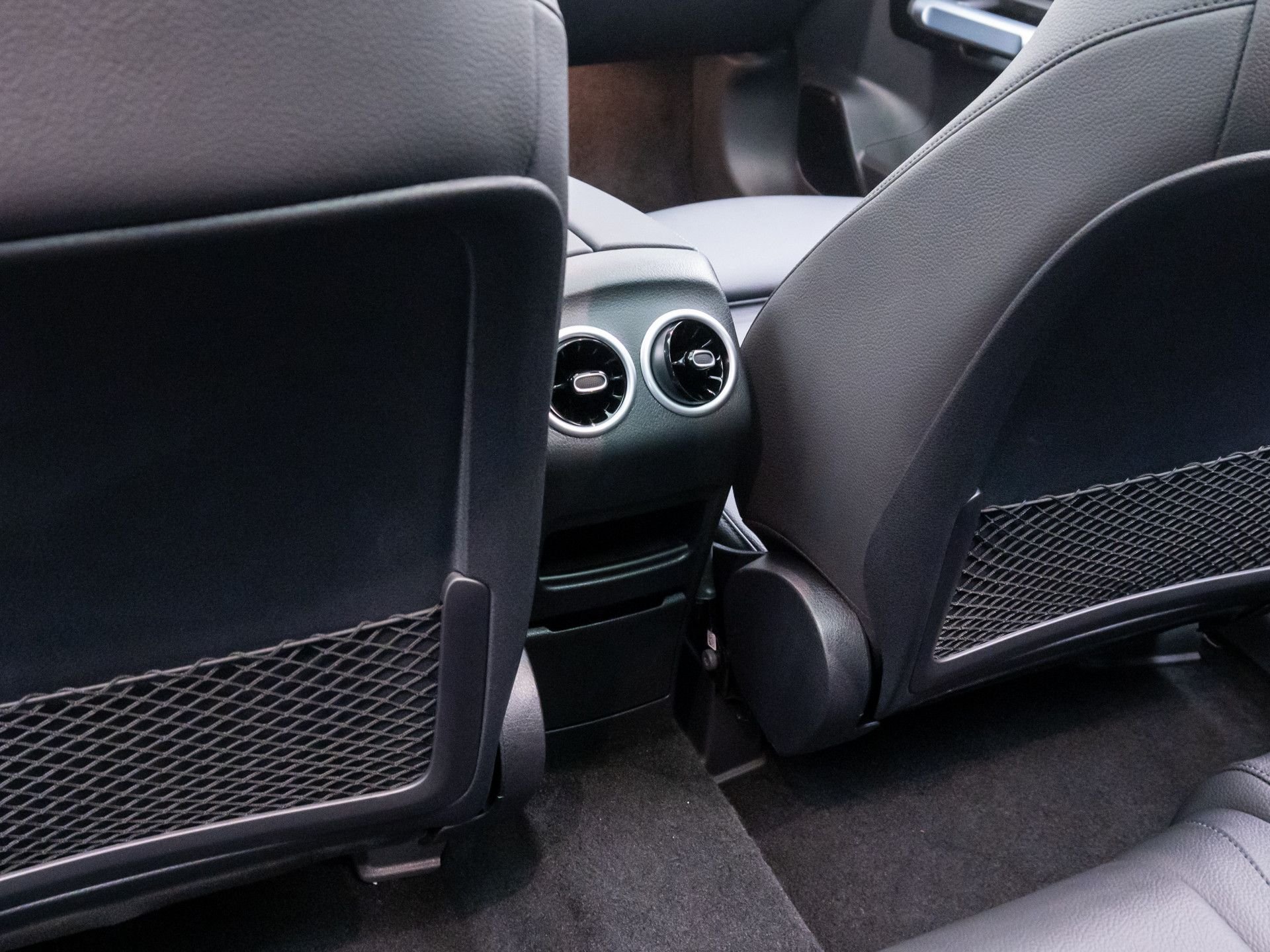 New 2026 Mountain Grey Metallic Mercedes-Benz GLB 250 image 18