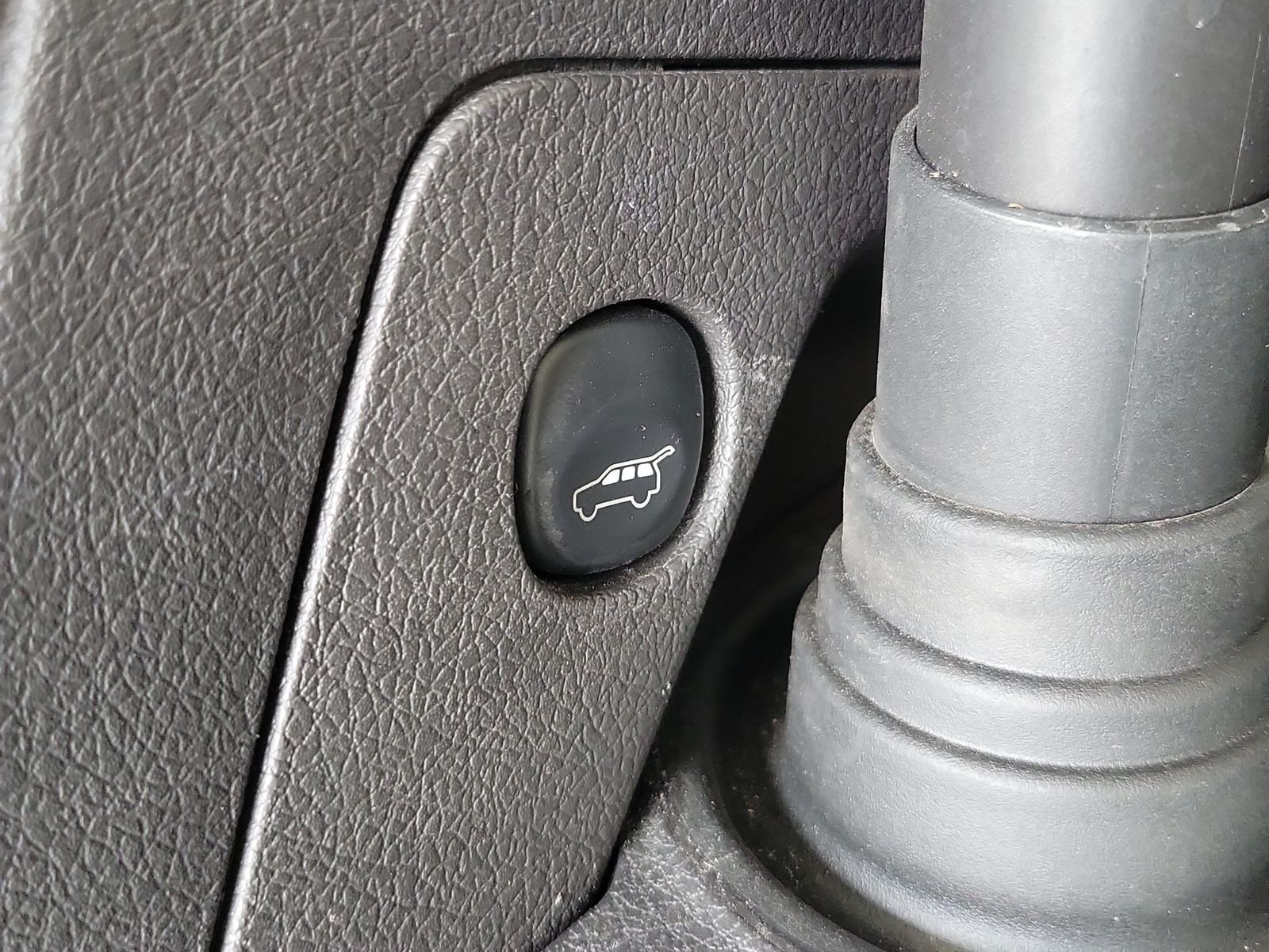 Used 2018 Gray Ford SEL image 32