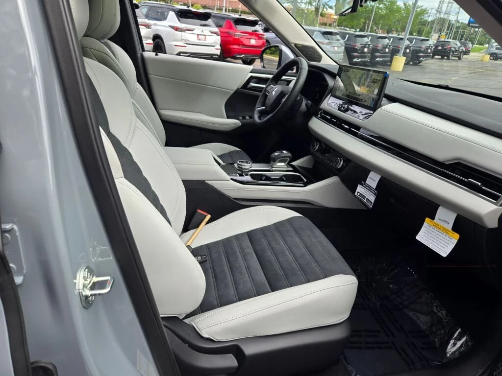 New 2026 Gray Mitsubishi SE 1.5T S-AWC image 4