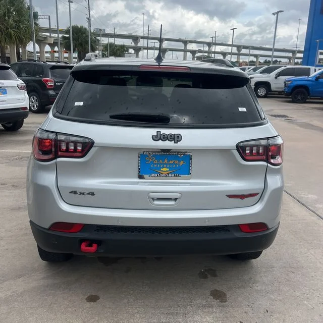 Used 2025 Silver Zynith Metallic Clearcoat Jeep Trailhawk image 4