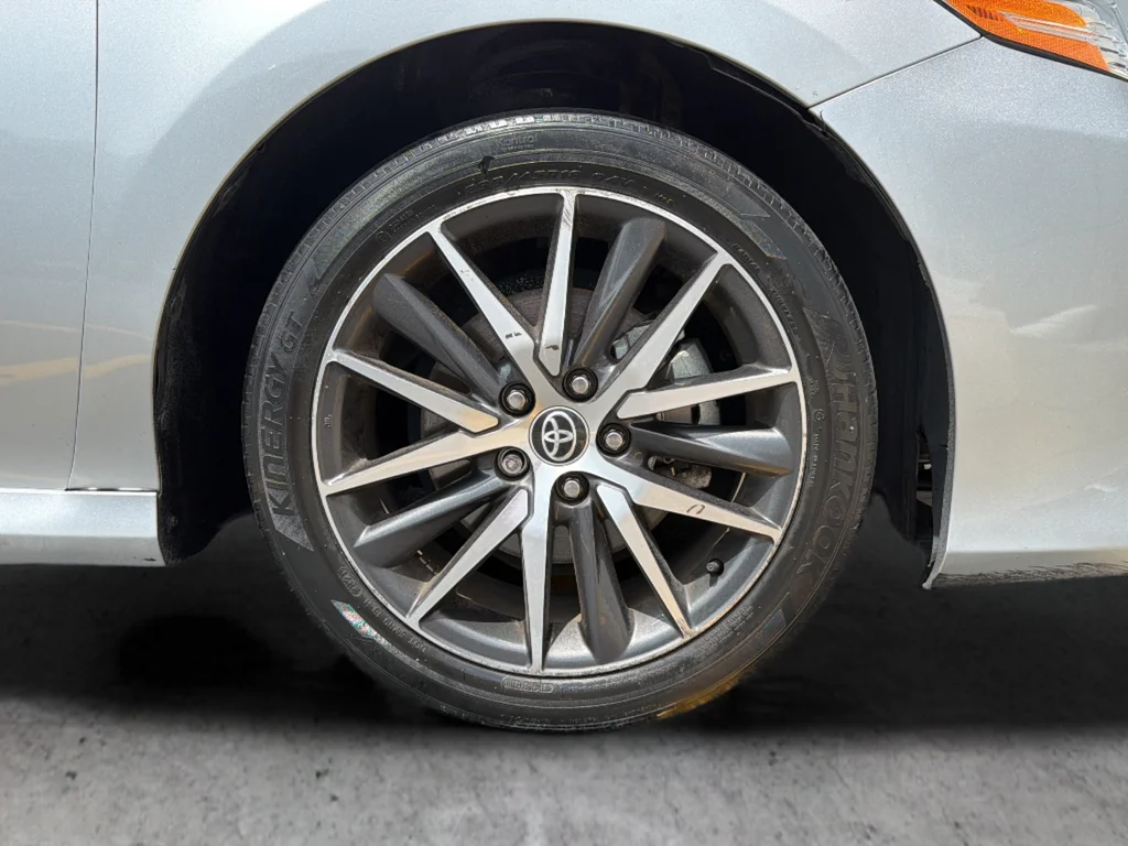 Used 2022 Silver Toyota XLE image 33