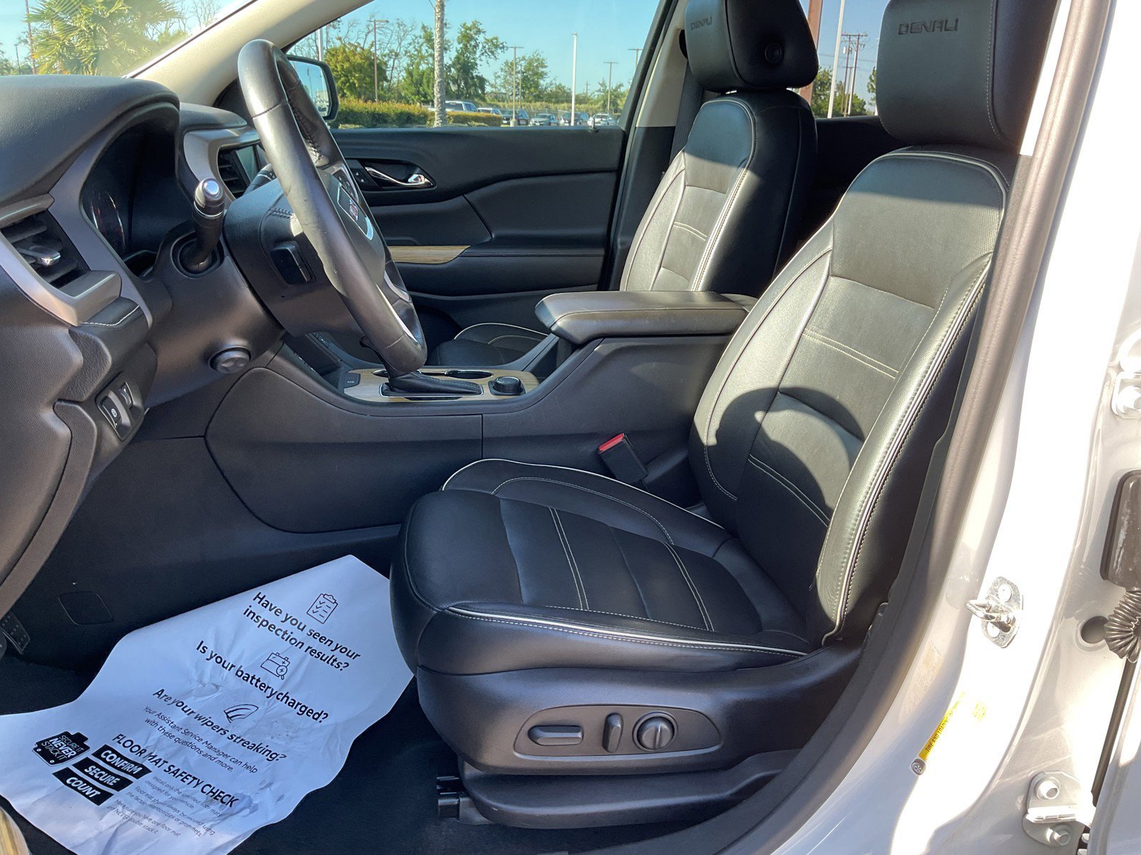 Used 2017 White Frost Tricoat GMC Denali image 14