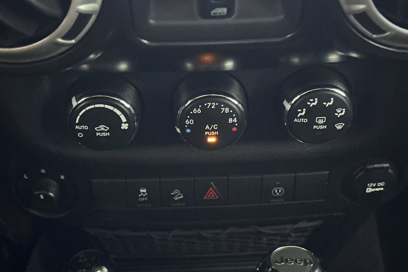 Used 2017 White Jeep Unlimited Sahara image 22