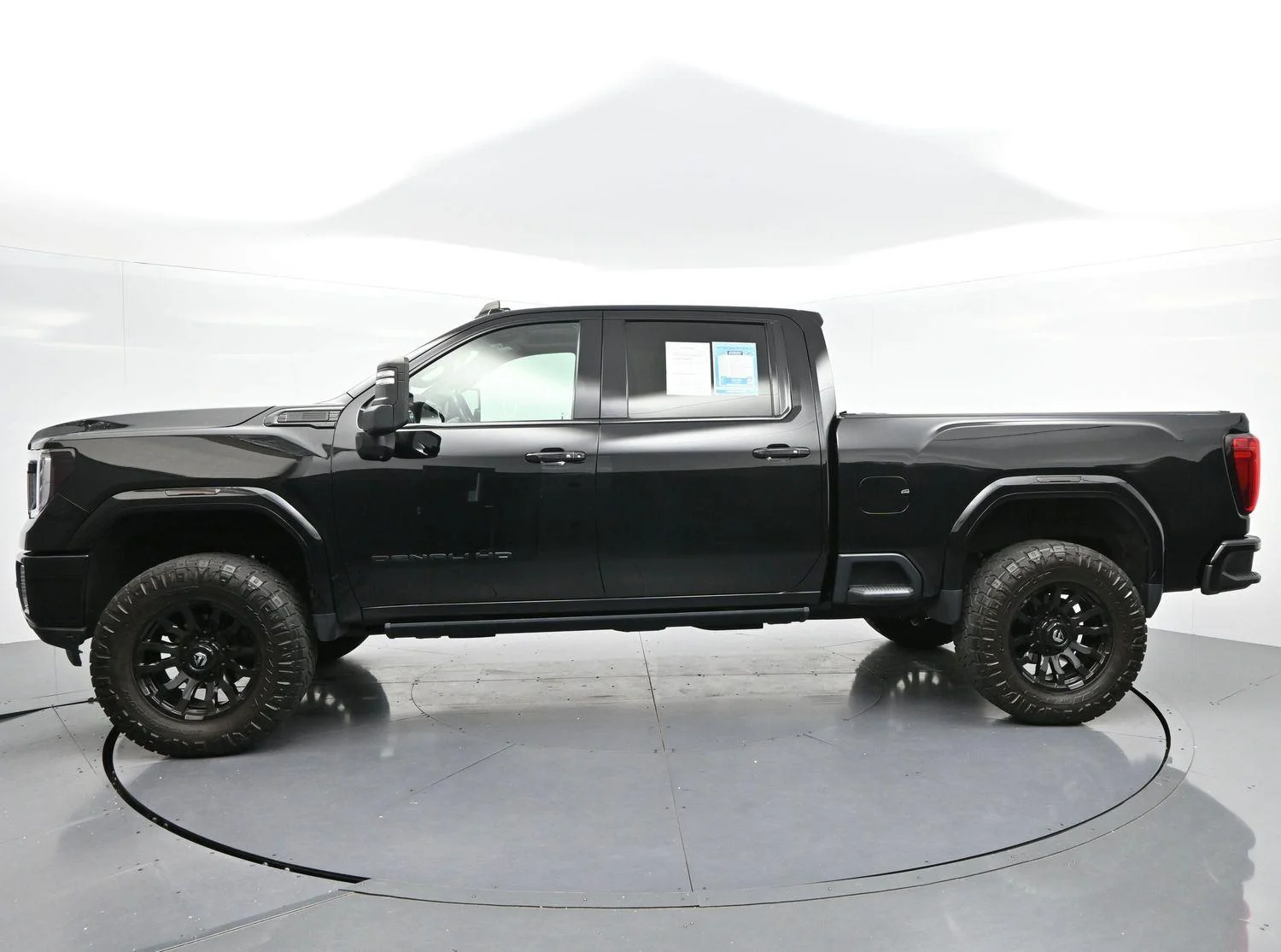 Used 2021 Onyx Black GMC Denali image 4