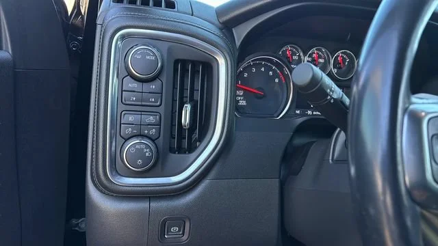 Used 2020 BLACK Chevrolet RST image 21