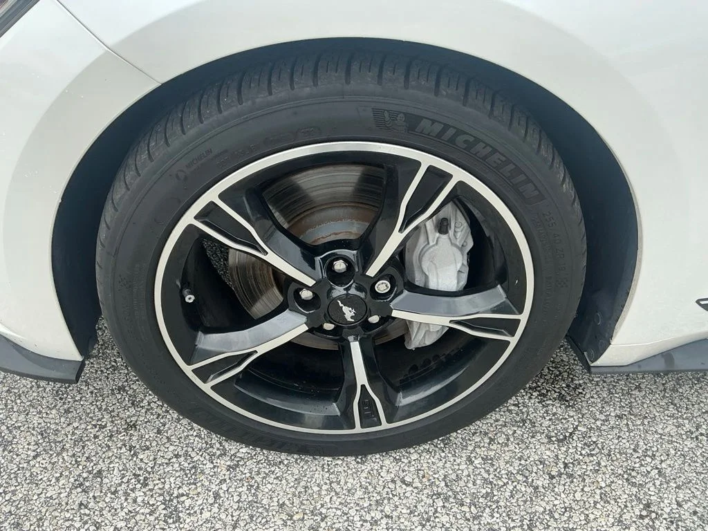 Used 2017 White Ford GT Premium image 33