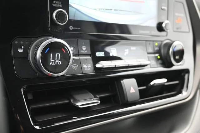 Used 2022 Moon Dust Toyota XLE image 18
