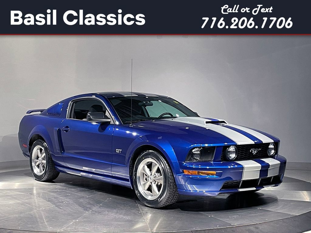 2005 Ford Mustang GT Deluxe's photo