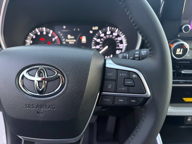 New 2026 Wind Chill Pearl <sup>1</sup> Toyota  XLE image 16