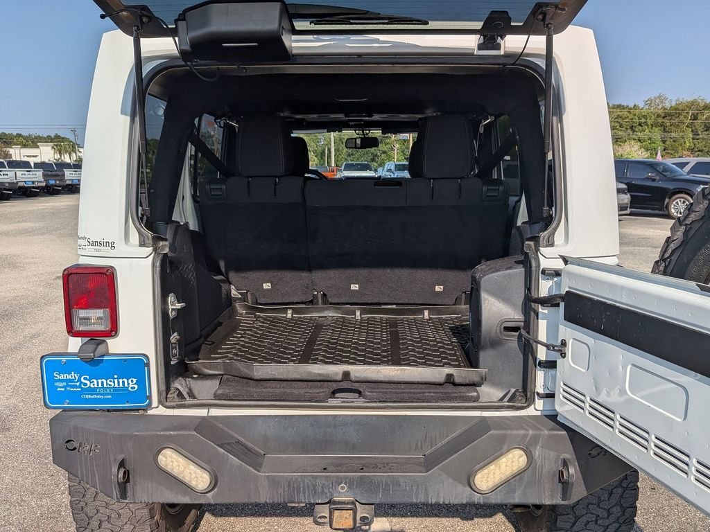 Used 2014 White Jeep Unlimited Sahara image 26