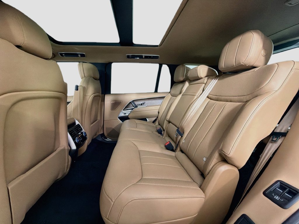Used 2026 White Land Rover SE image 26