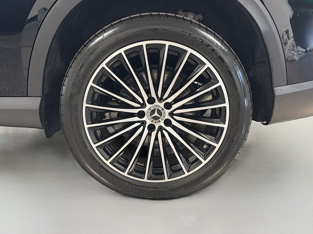 Used 2025 Black Mercedes-Benz GLC 300 image 34