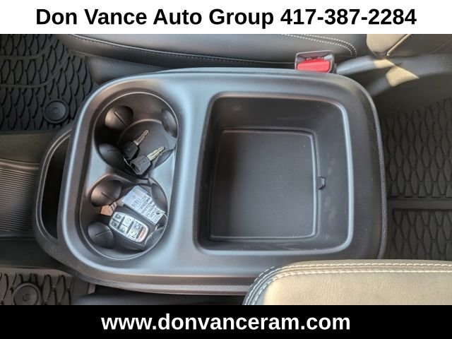 2025 Chrysler Pacifica Select - Photo 24