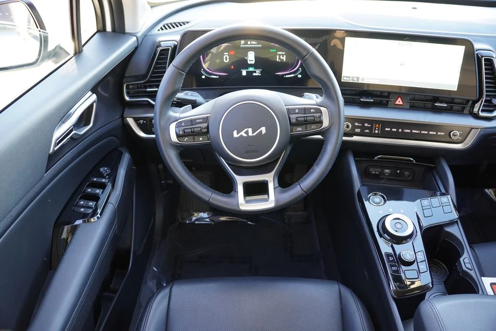 Used 2025 Snow White Pearl Kia EX image 18