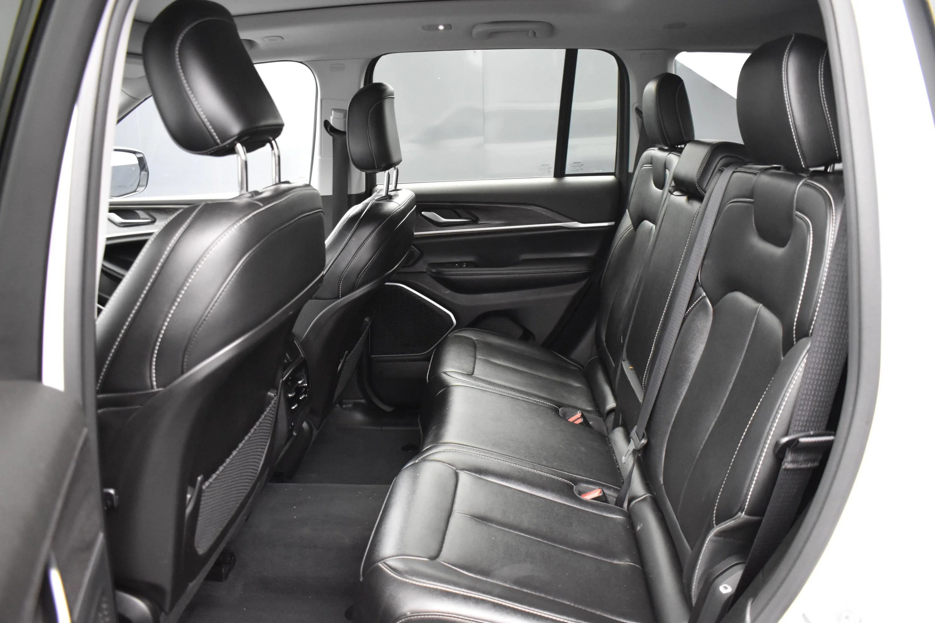 Used 2023 Bright White Clearcoat Jeep  image 12