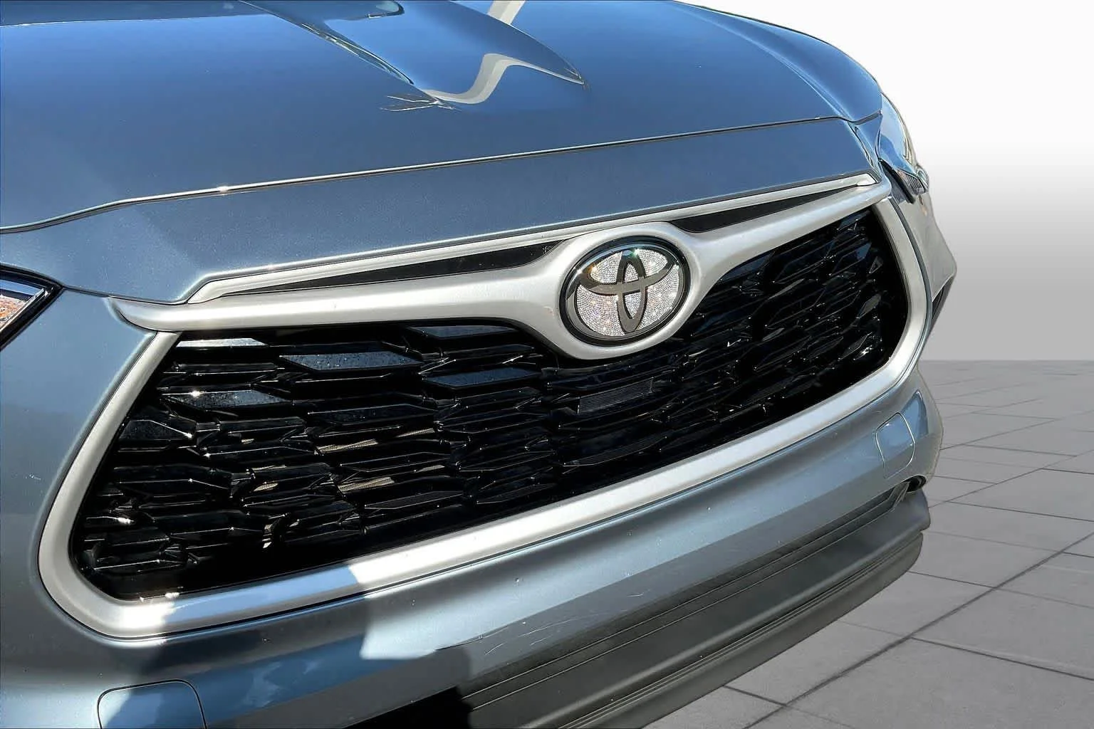 Used 2022 Moon Dust Toyota XLE image 30