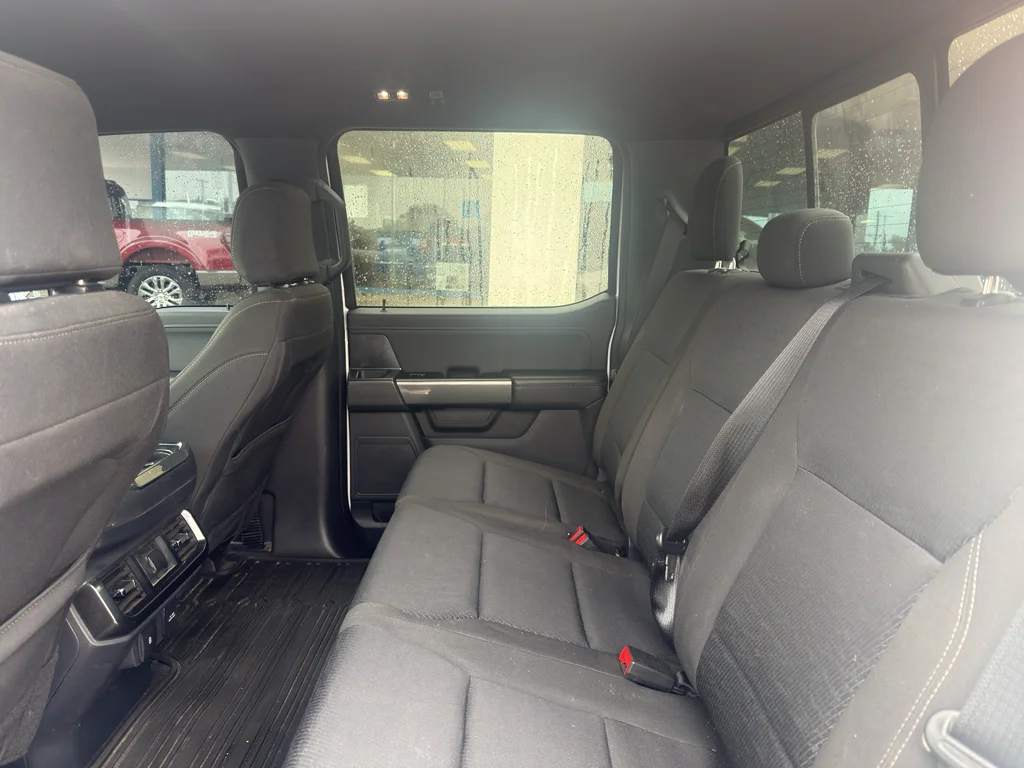 Used 2023 Oxford White Ford XLT image 5
