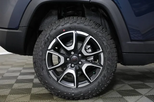New 2026 Fathom Blue Pearl-Coat Exterior Paint Jeep Trailhawk image 30
