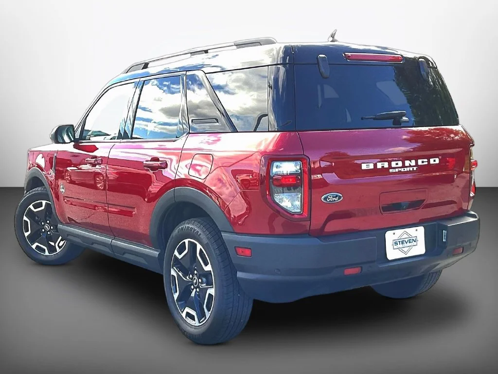 Used 2021 Red Metallic Ford Outer Banks image 4