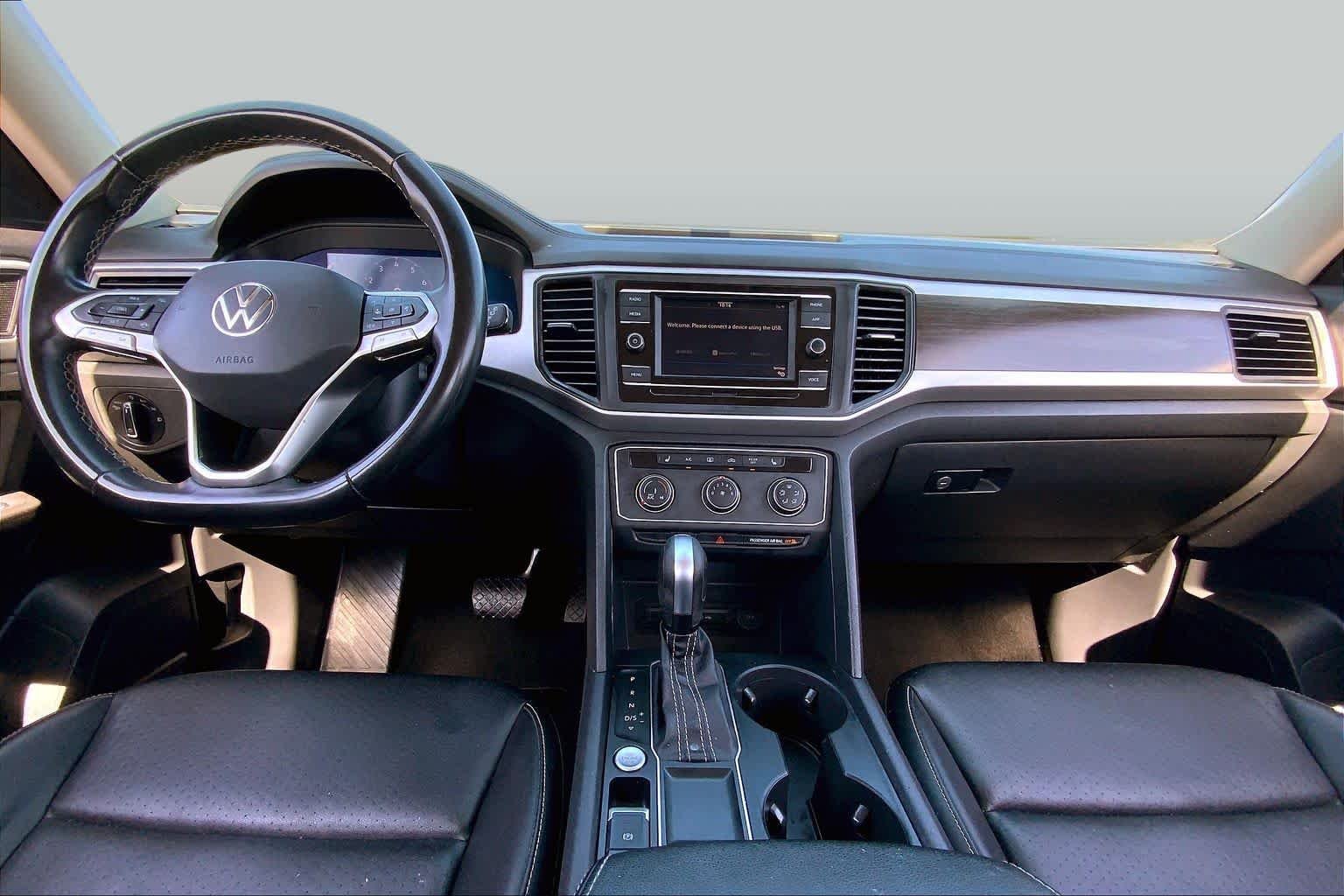 Used 2022 DEEP BLACK PEARL EFFECT Volkswagen 2.0T SE image 15