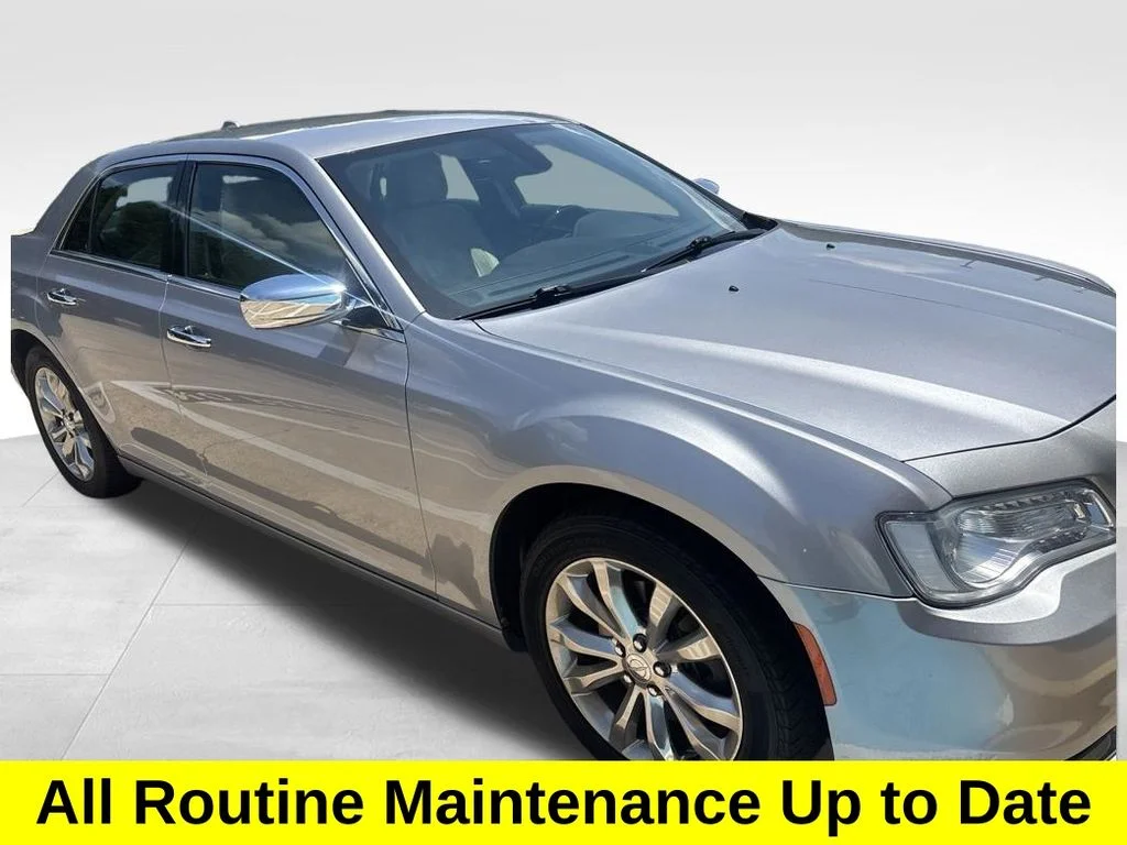 Used 2018 Silver Chrysler Limited image 5