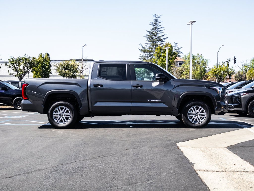2026 Toyota Tundra SR5 - Photo 9