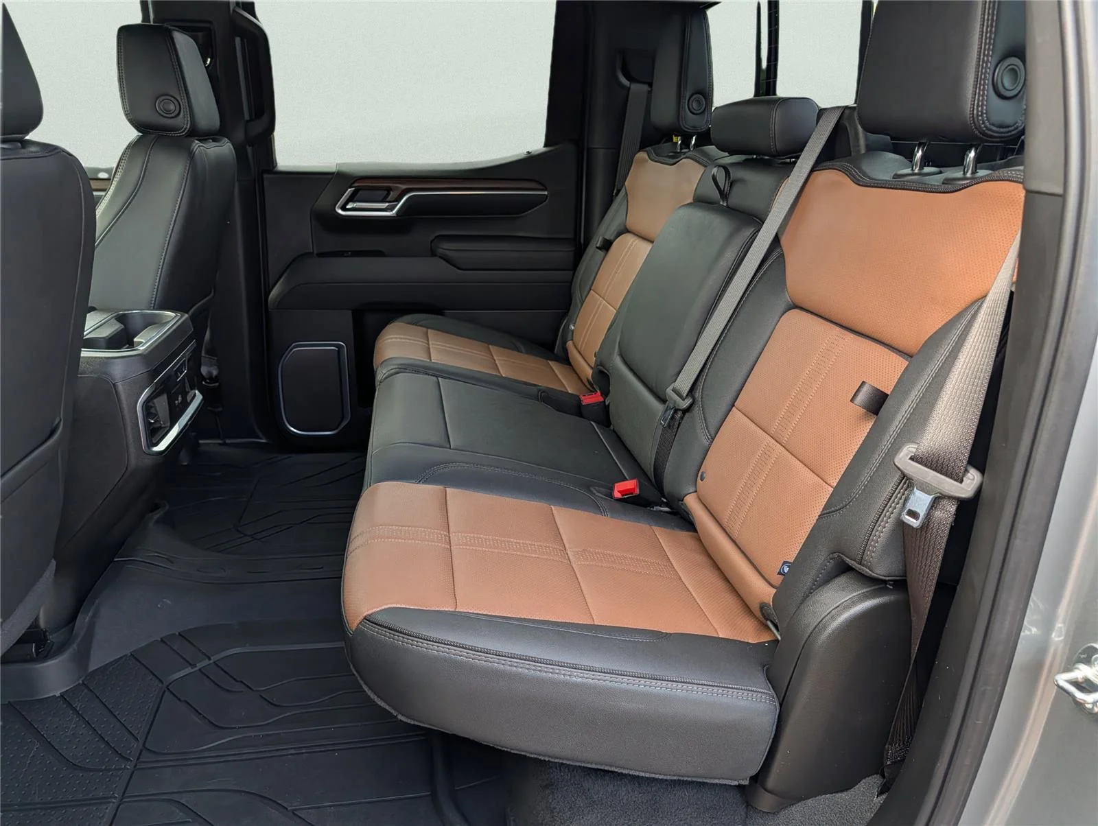 Used 2025 Sterling Gray Metallic Chevrolet High Country image 34
