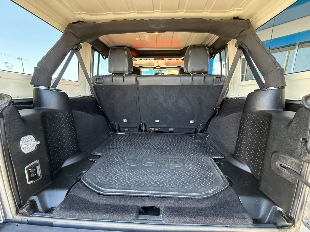 Used 2018 Silver Jeep Unlimited Sport image 10
